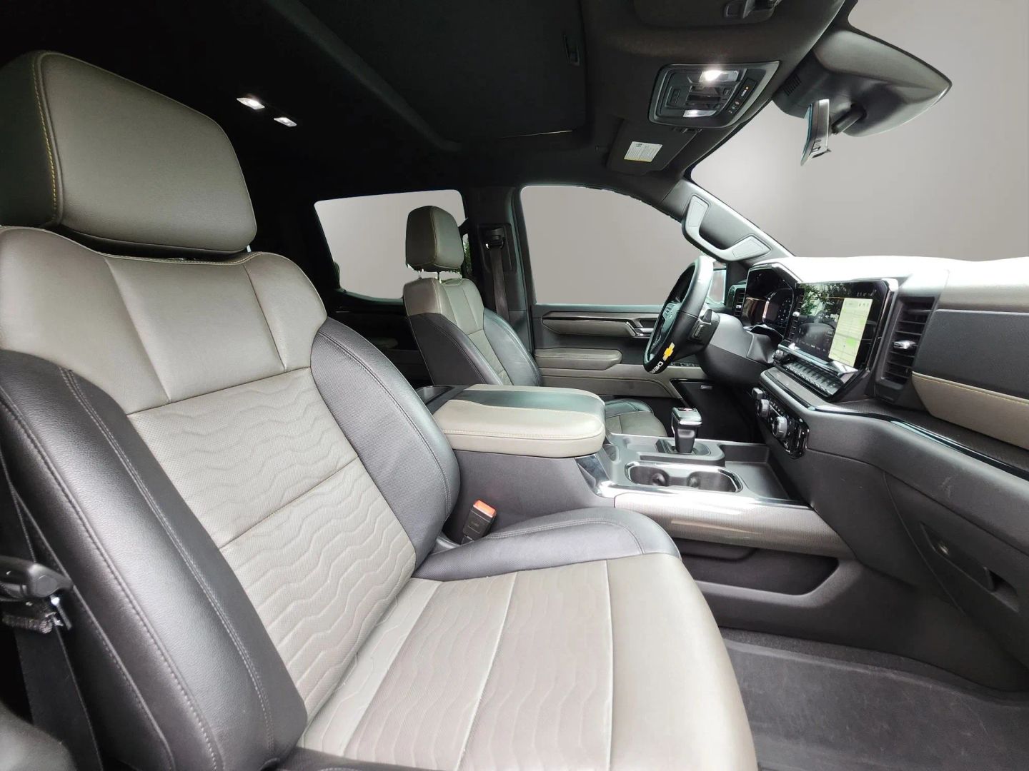 Chevrolet Silverado photo 16