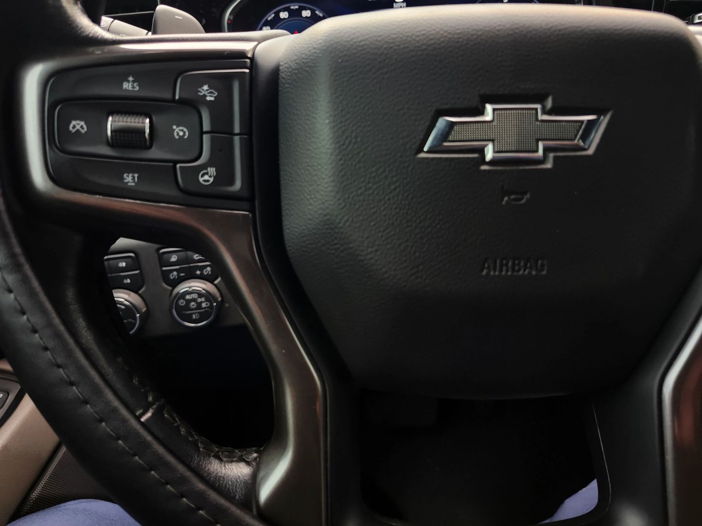 Chevrolet Silverado photo 21