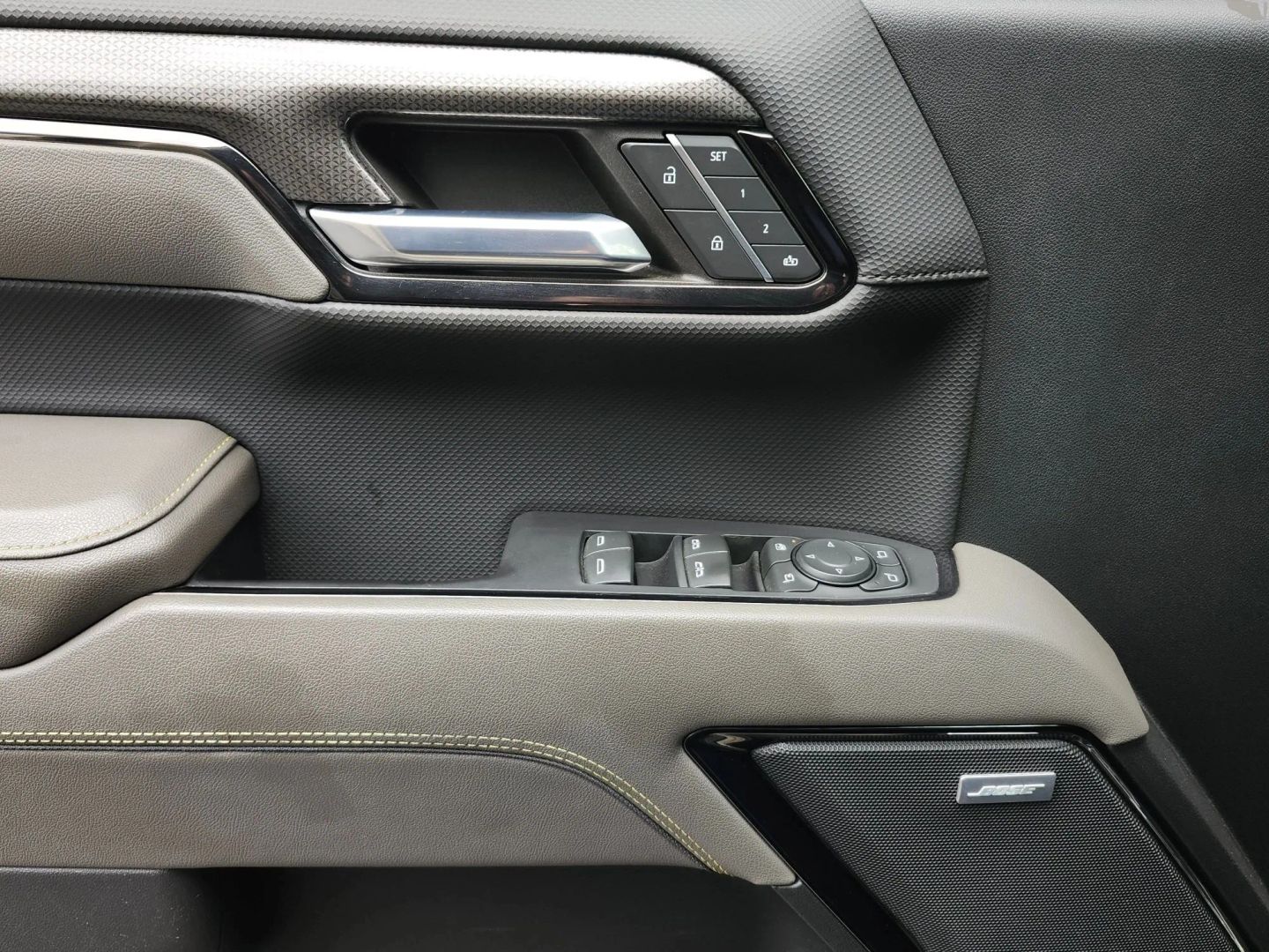 Chevrolet Silverado photo 28