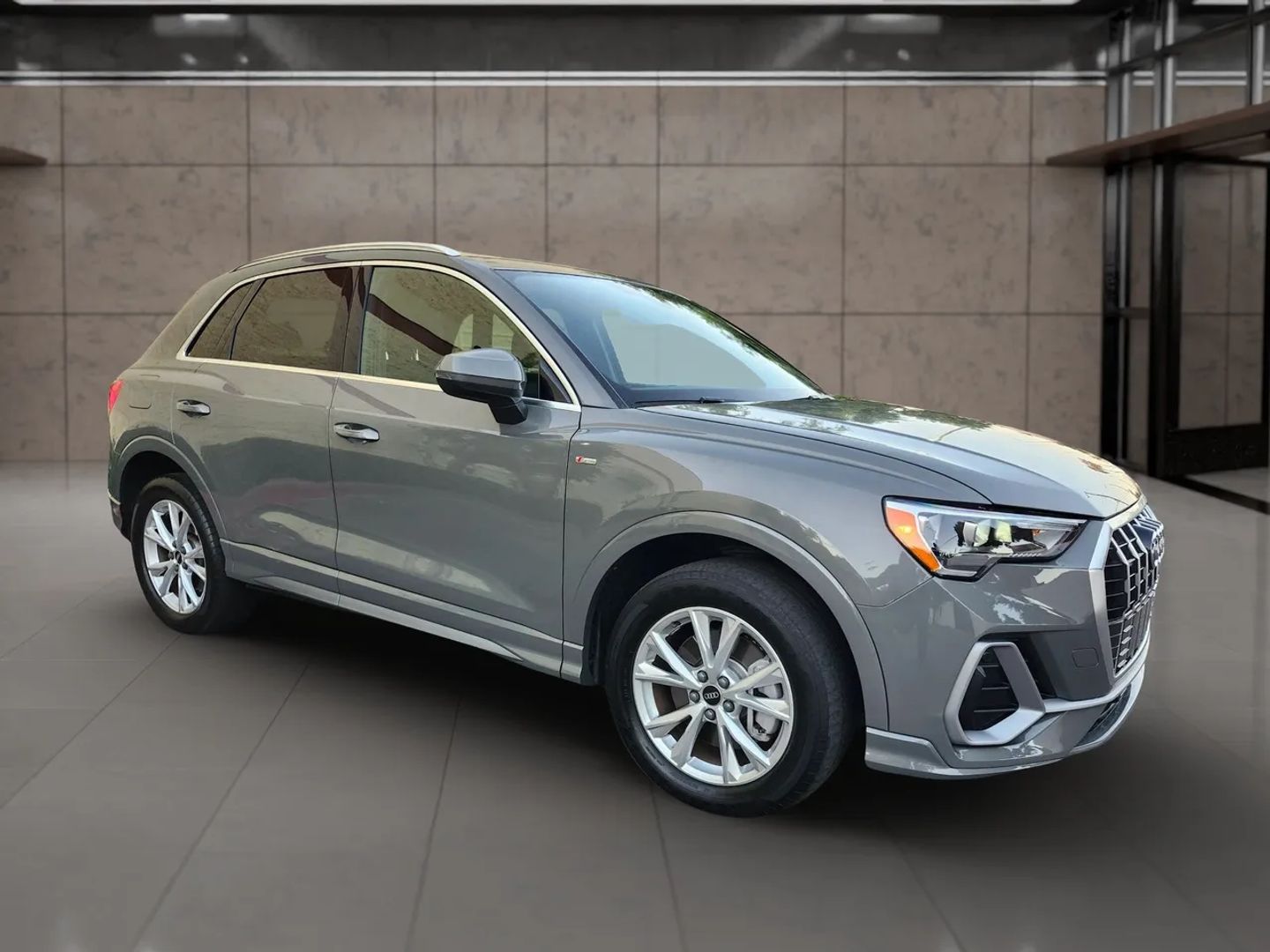 Photo 3 of this Audi Q3