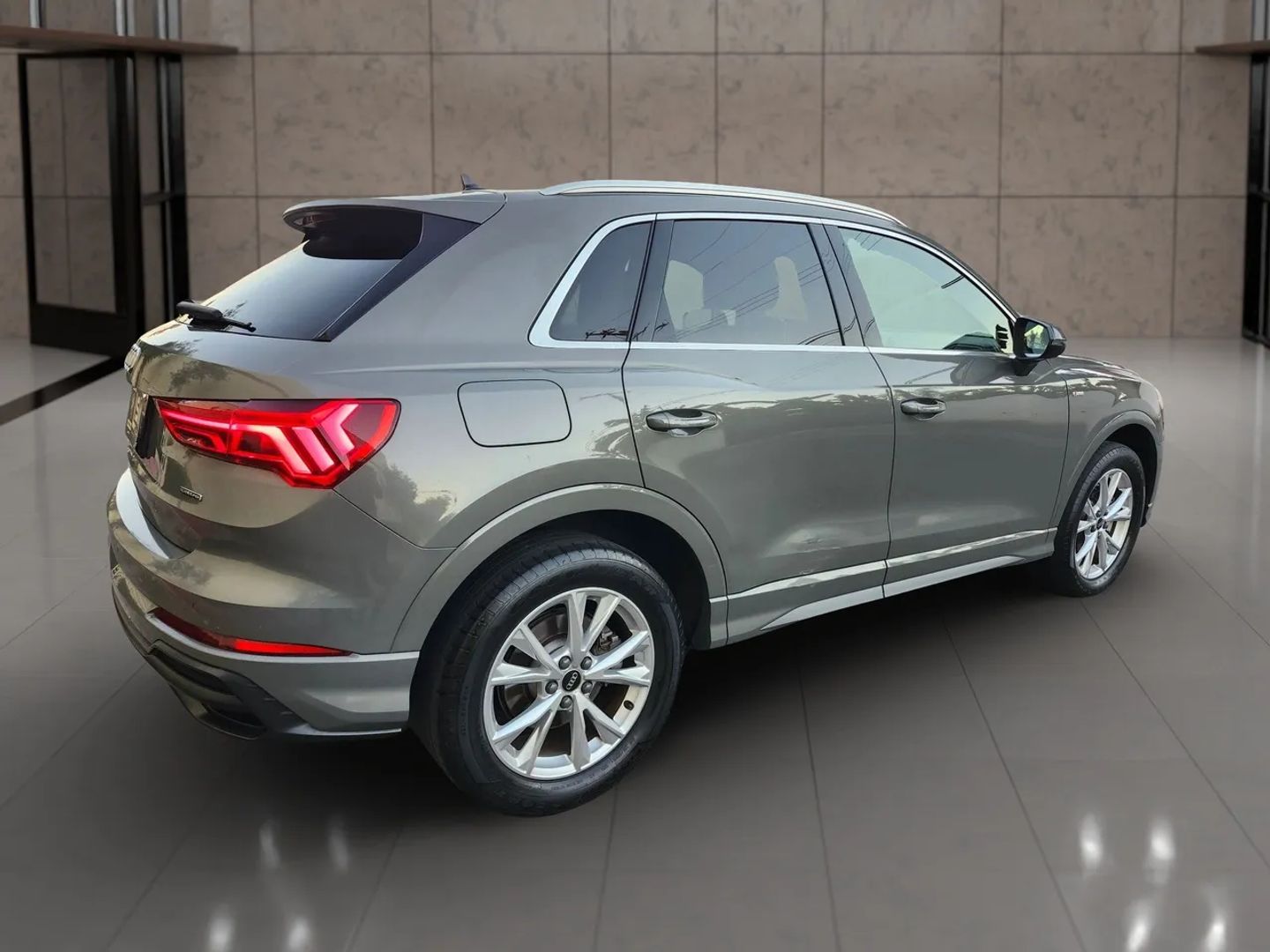 Photo 5 of this Audi Q3
