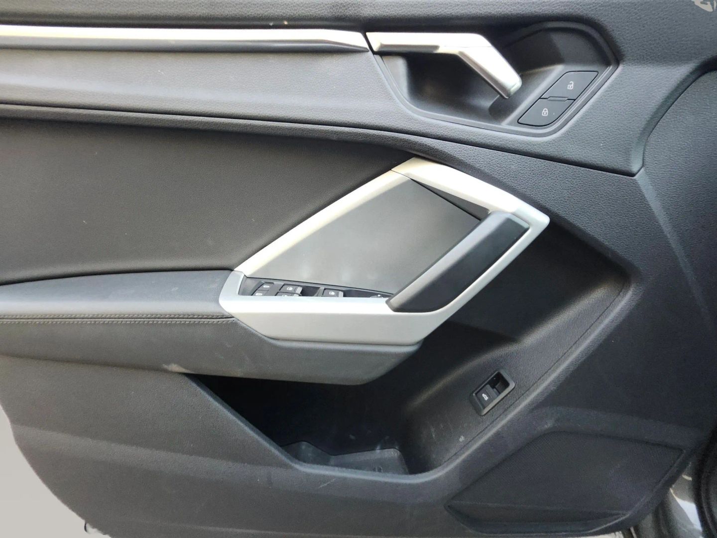 Photo 26 of this Audi Q3