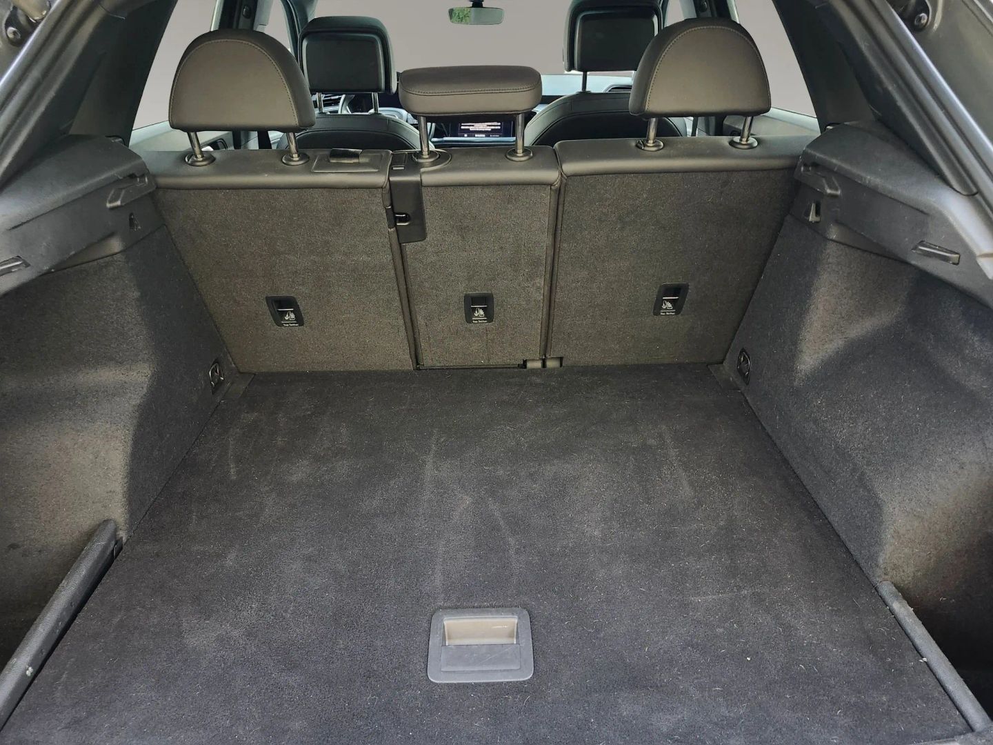Photo 28 of this Audi Q3