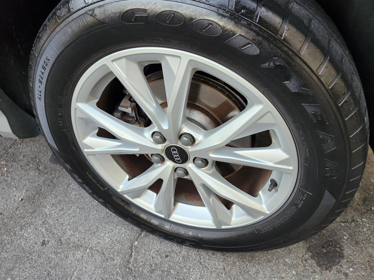 Photo 30 of this Audi Q3