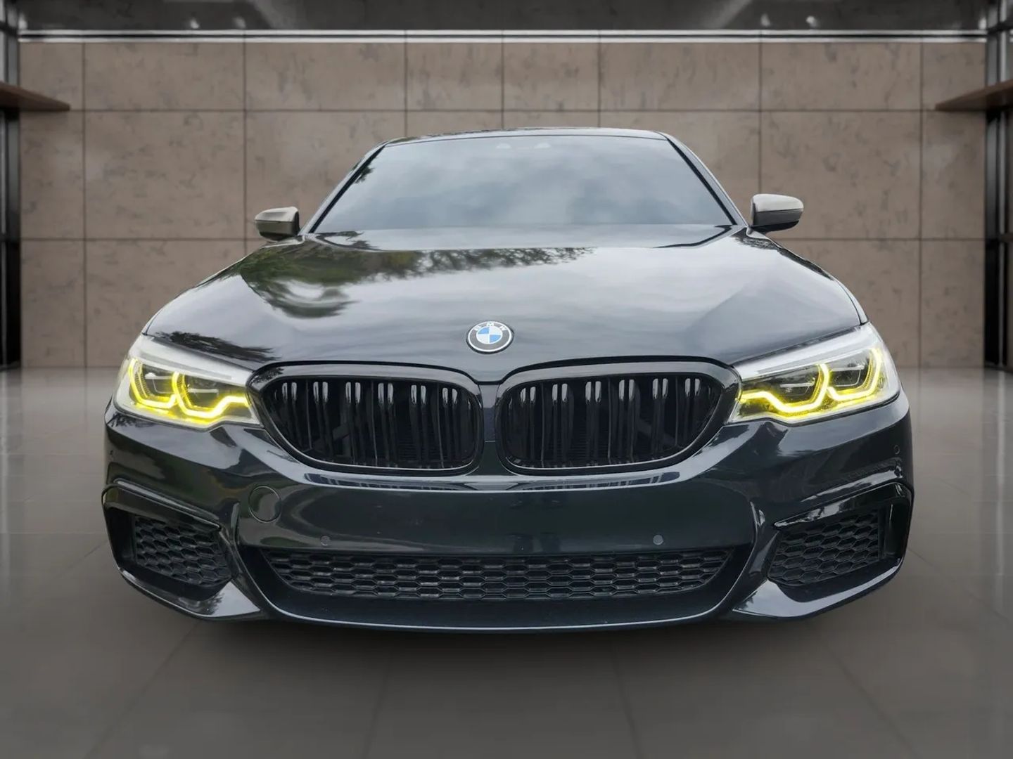 BMW 5 Series photo 2