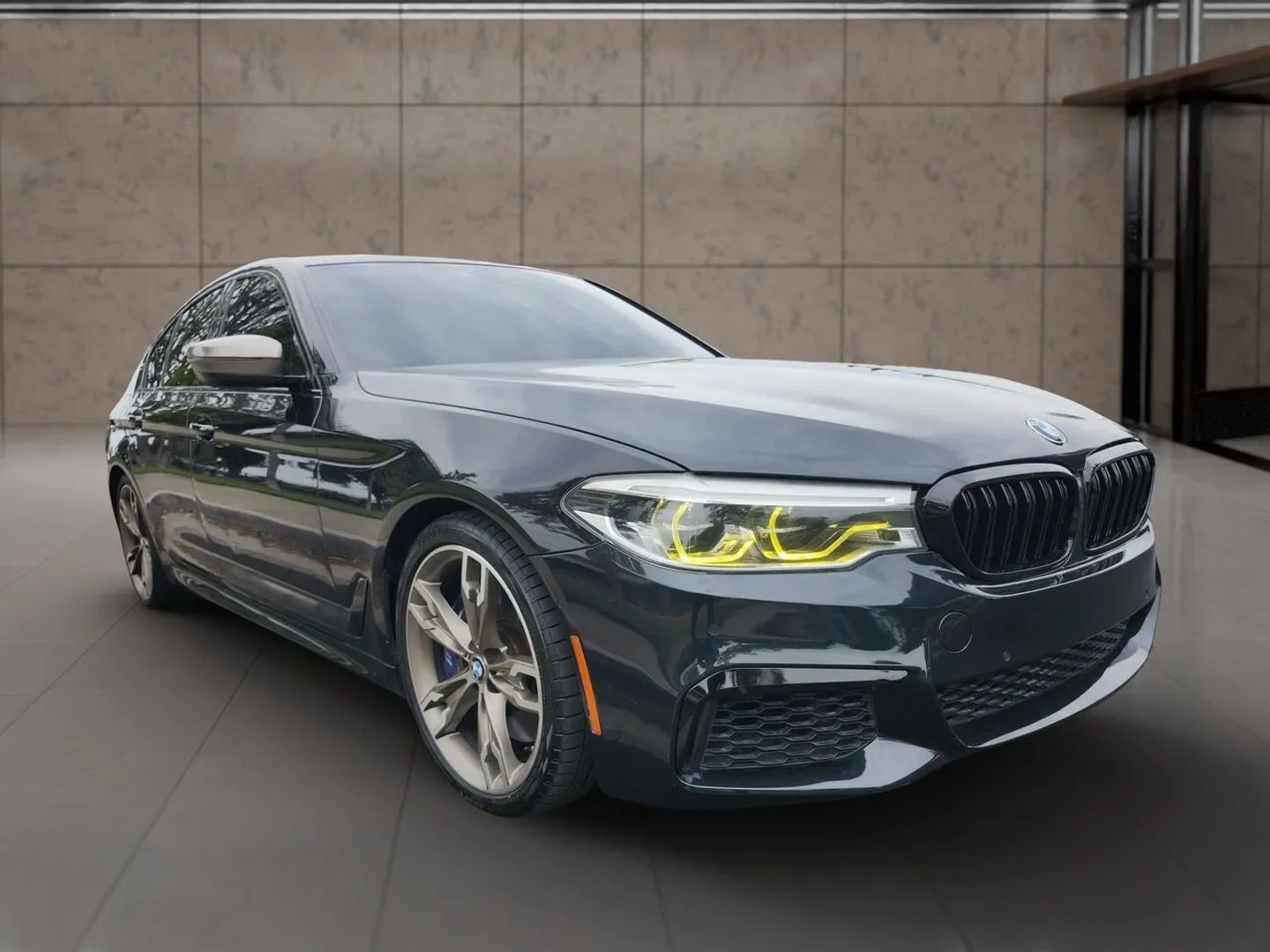 BMW 5 Series photo 3