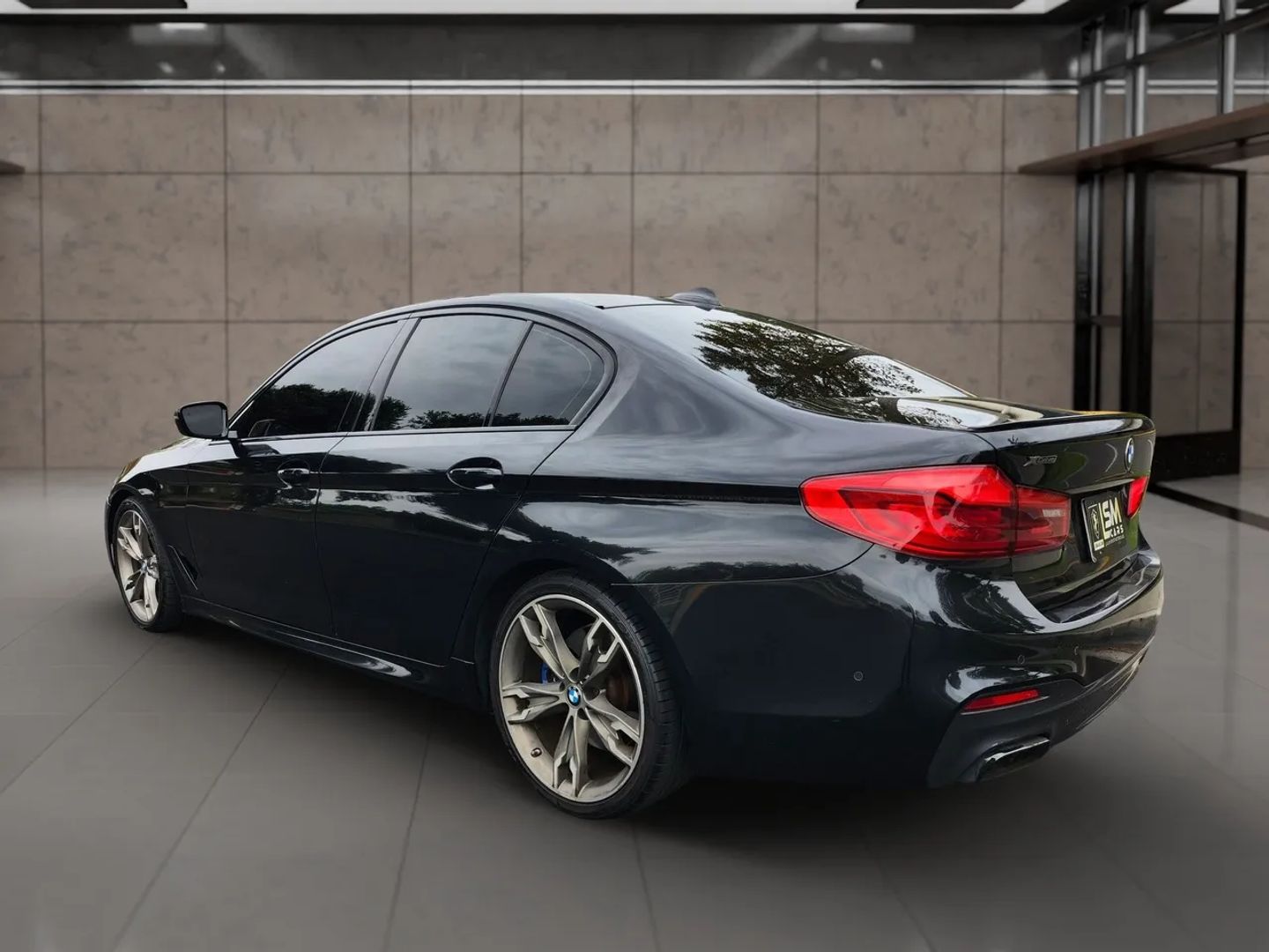 BMW 5 Series photo 9