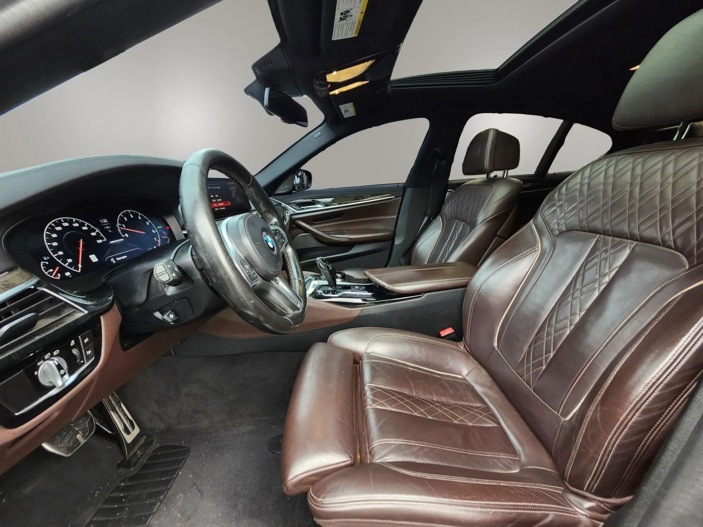 BMW 5 Series photo 11