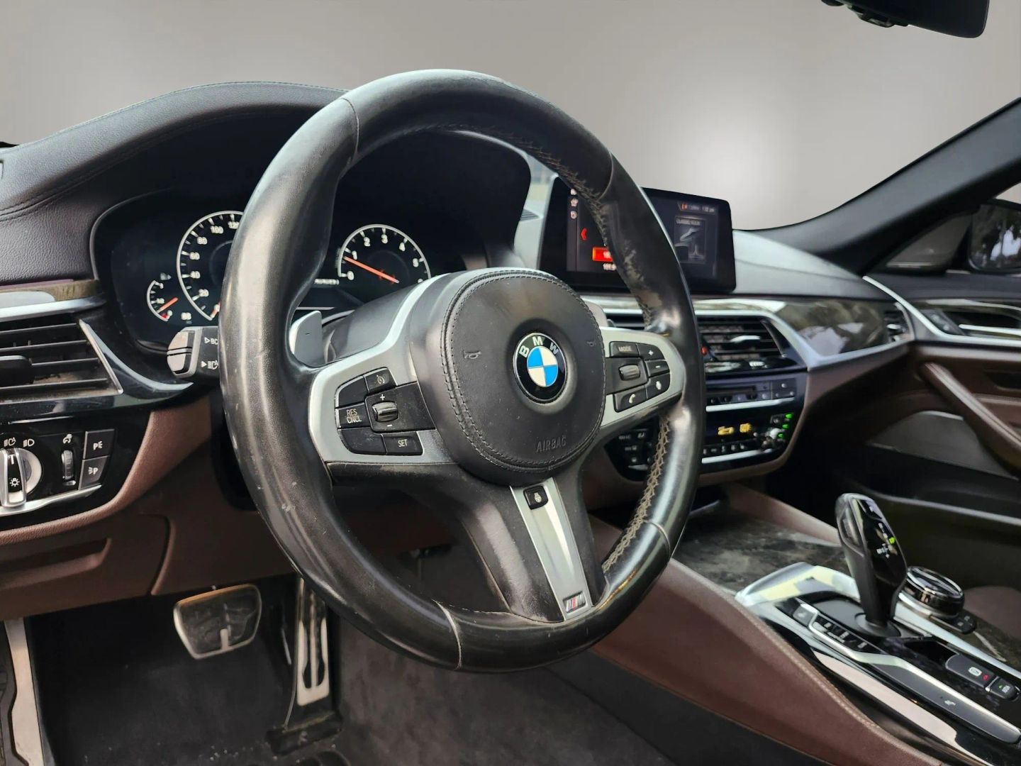 BMW 5 Series photo 12