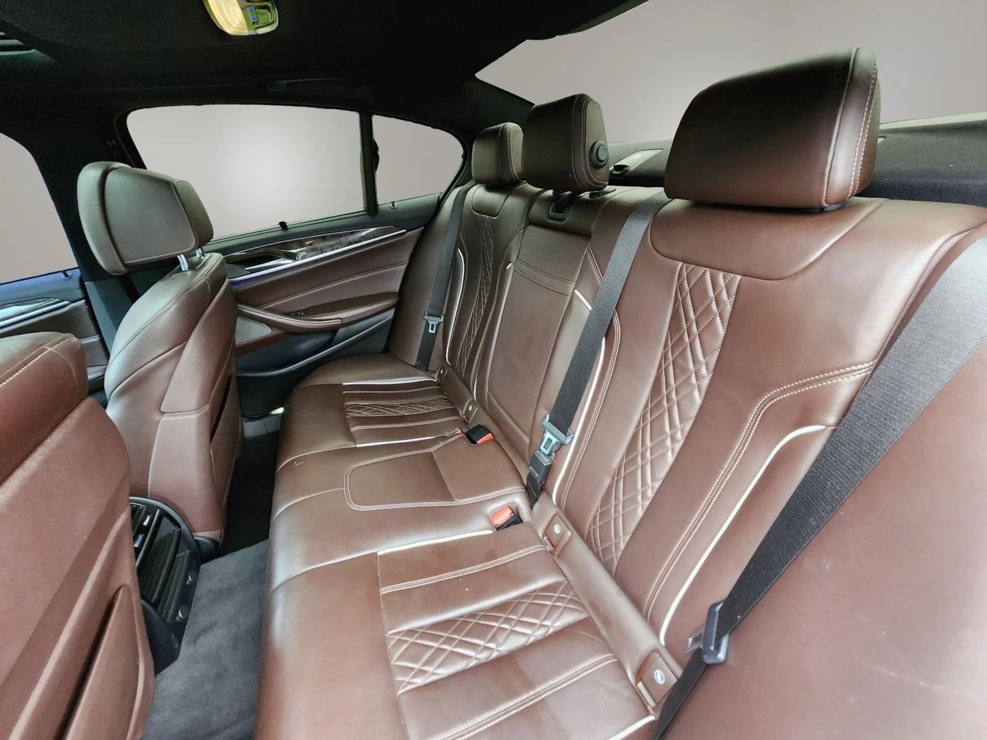 BMW 5 Series photo 14