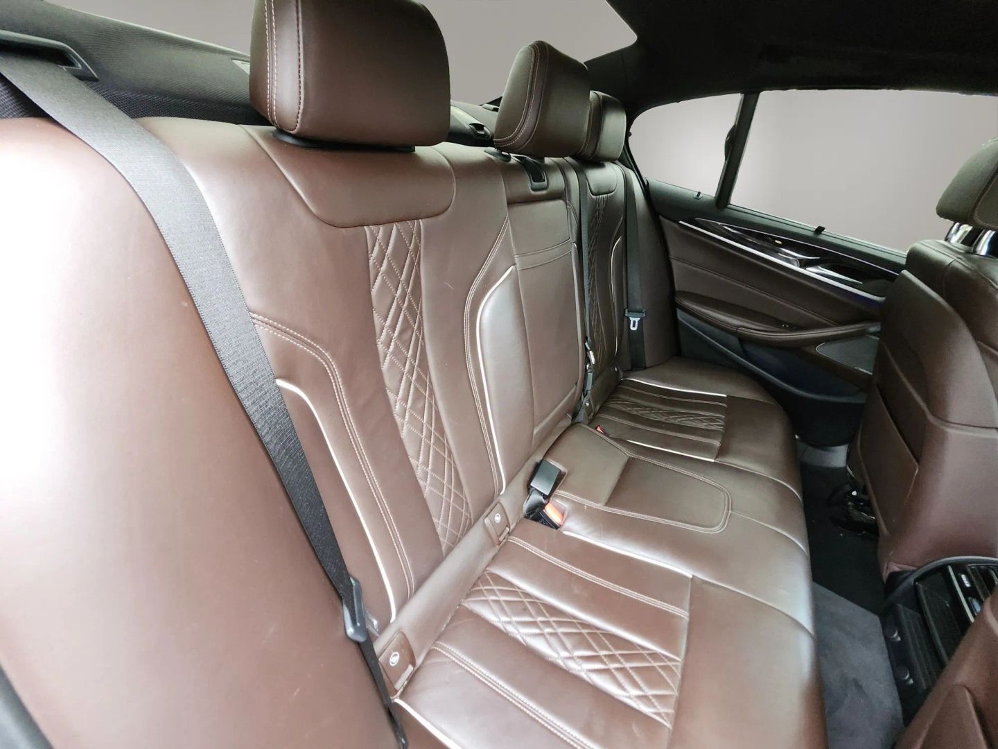 BMW 5 Series photo 18