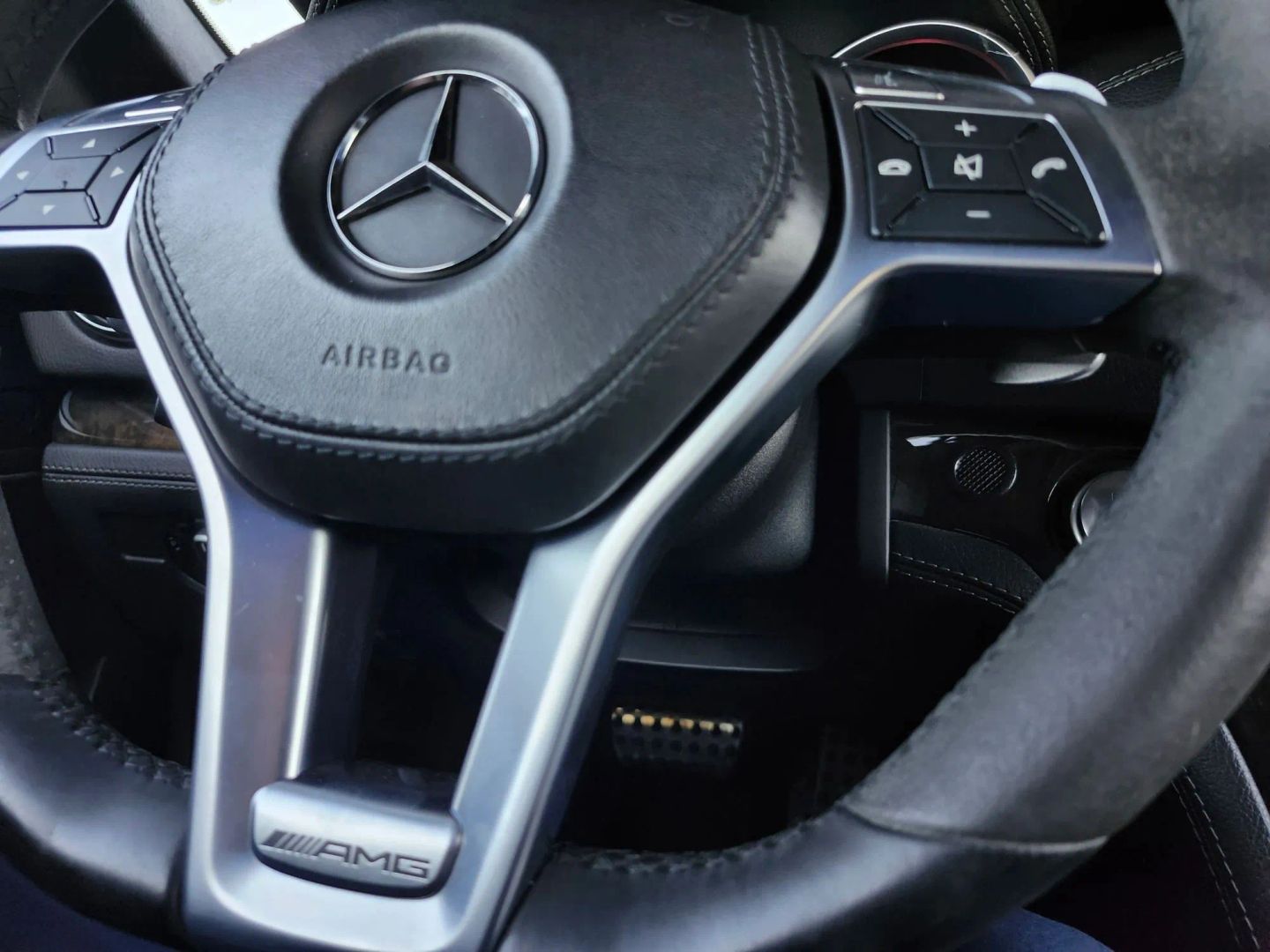 Mercedes-Benz SL63 photo 20