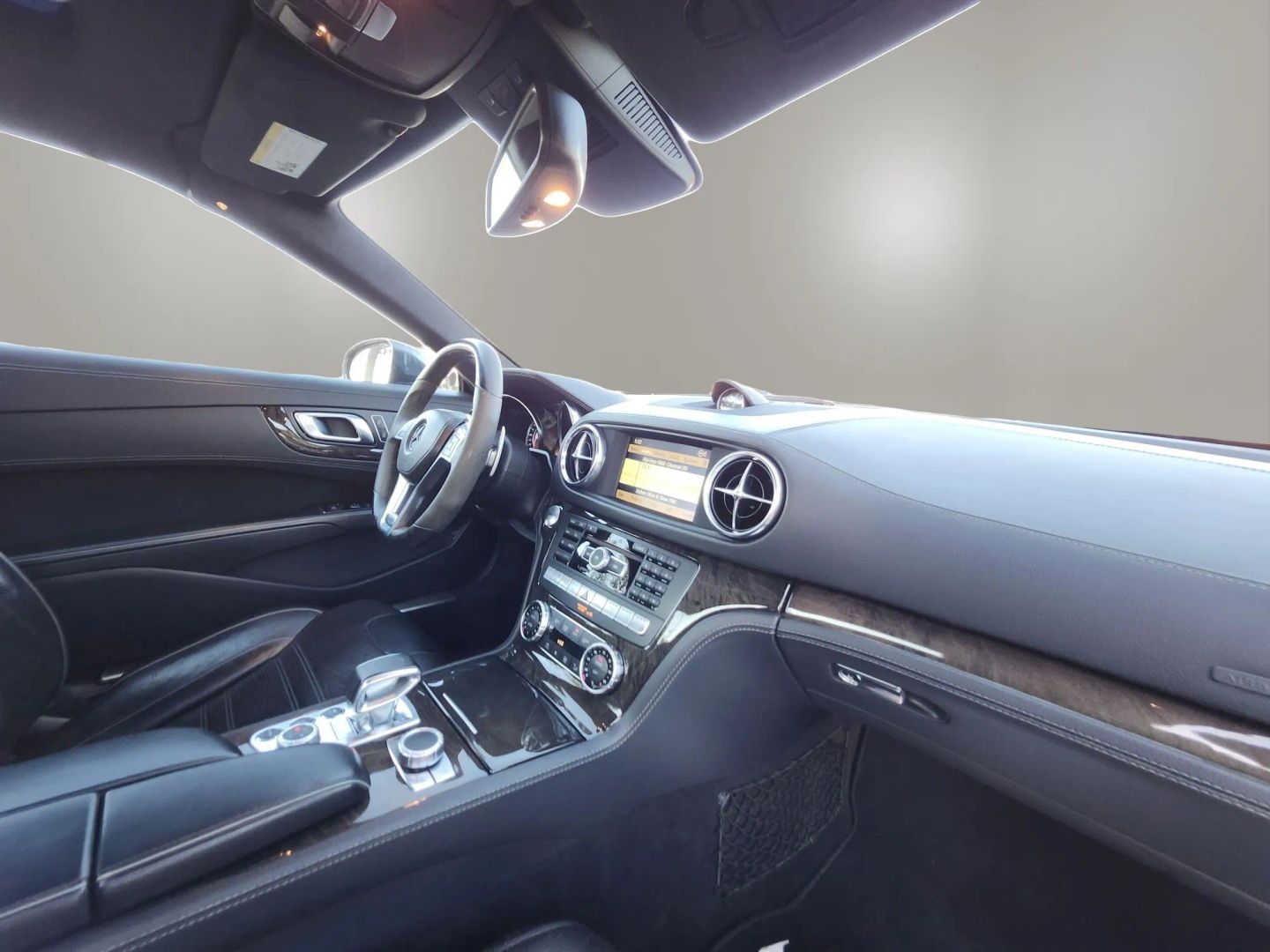 Mercedes-Benz SL63 photo 30
