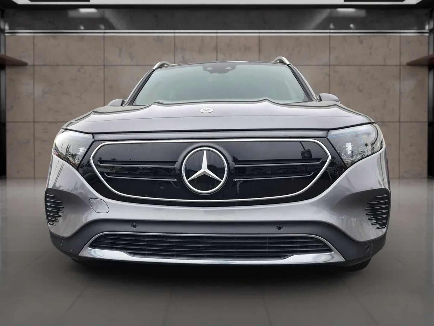 Mercedes-Benz EQB photo 2