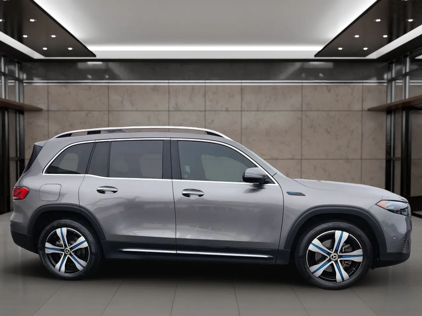 Mercedes-Benz EQB photo 4