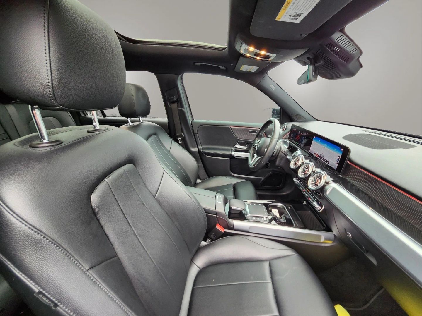 Mercedes-Benz EQB photo 17