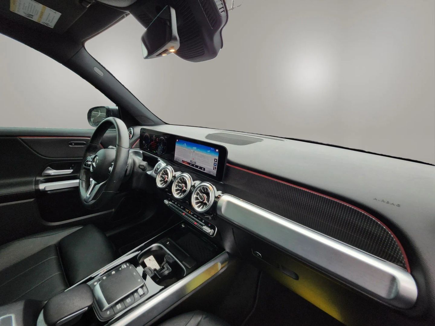 Mercedes-Benz EQB photo 18