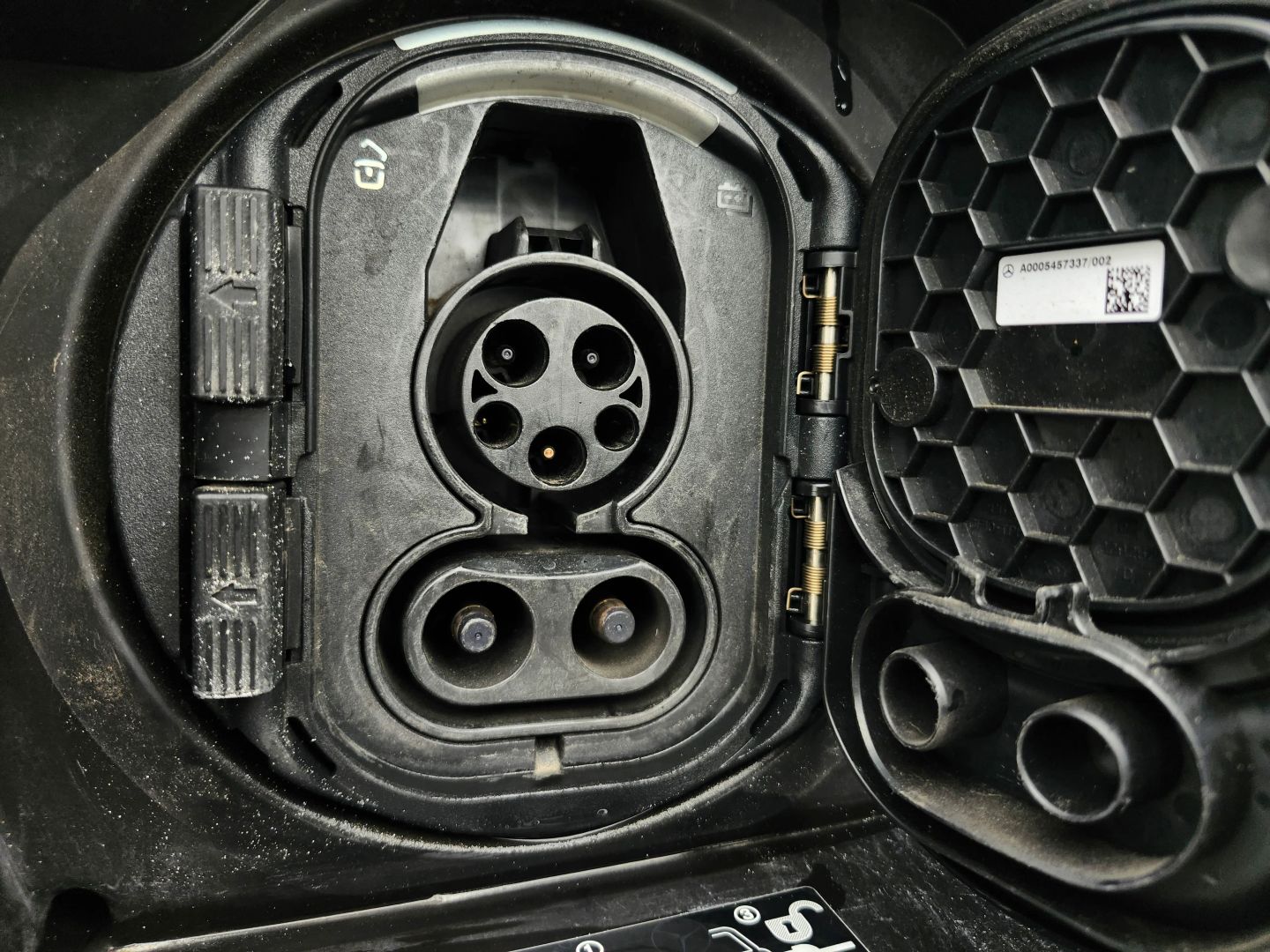 Mercedes-Benz EQB photo 31