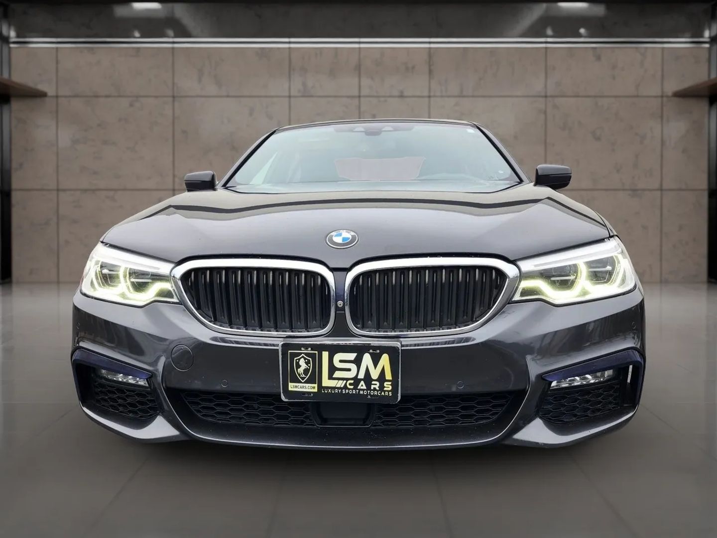 Photo 2 of this BMW 5 Series
