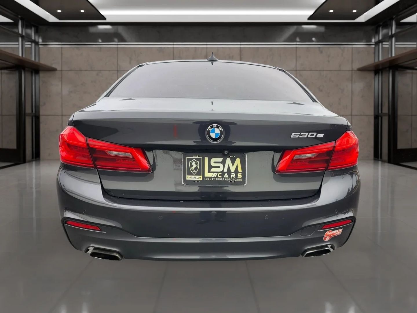 Photo 8 of this BMW 5 Series