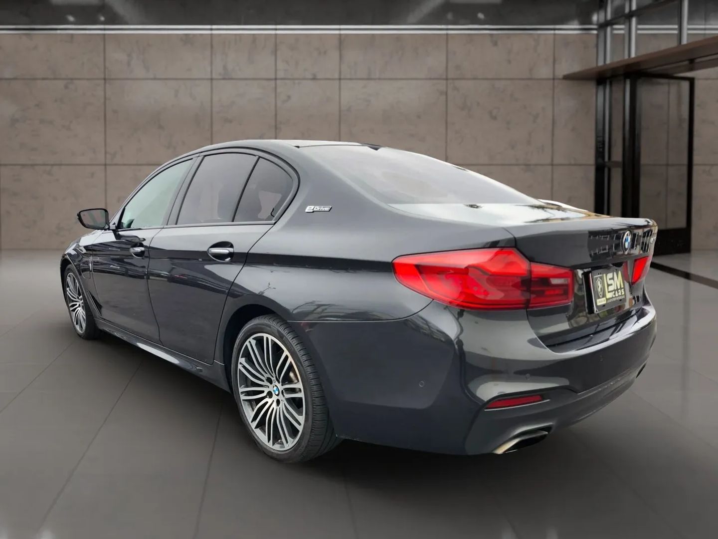 Photo 9 of this BMW 5 Series