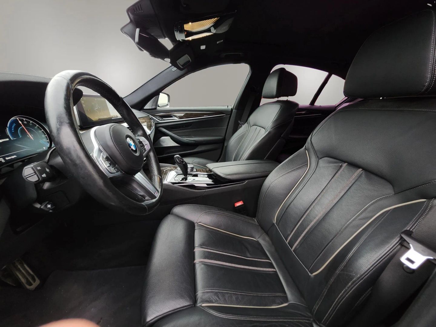 Photo 22 of this BMW 5 Series