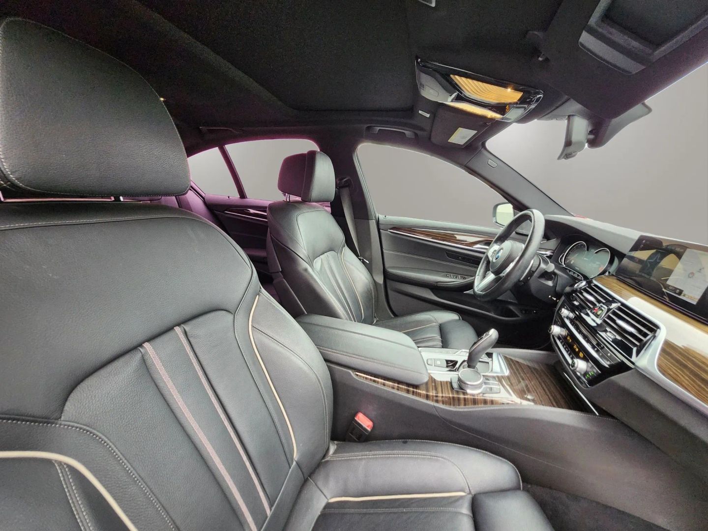 Photo 25 of this BMW 5 Series