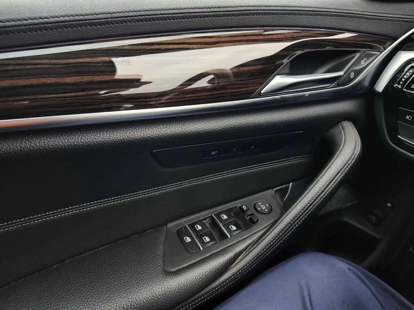Photo 29 of this BMW 5 Series