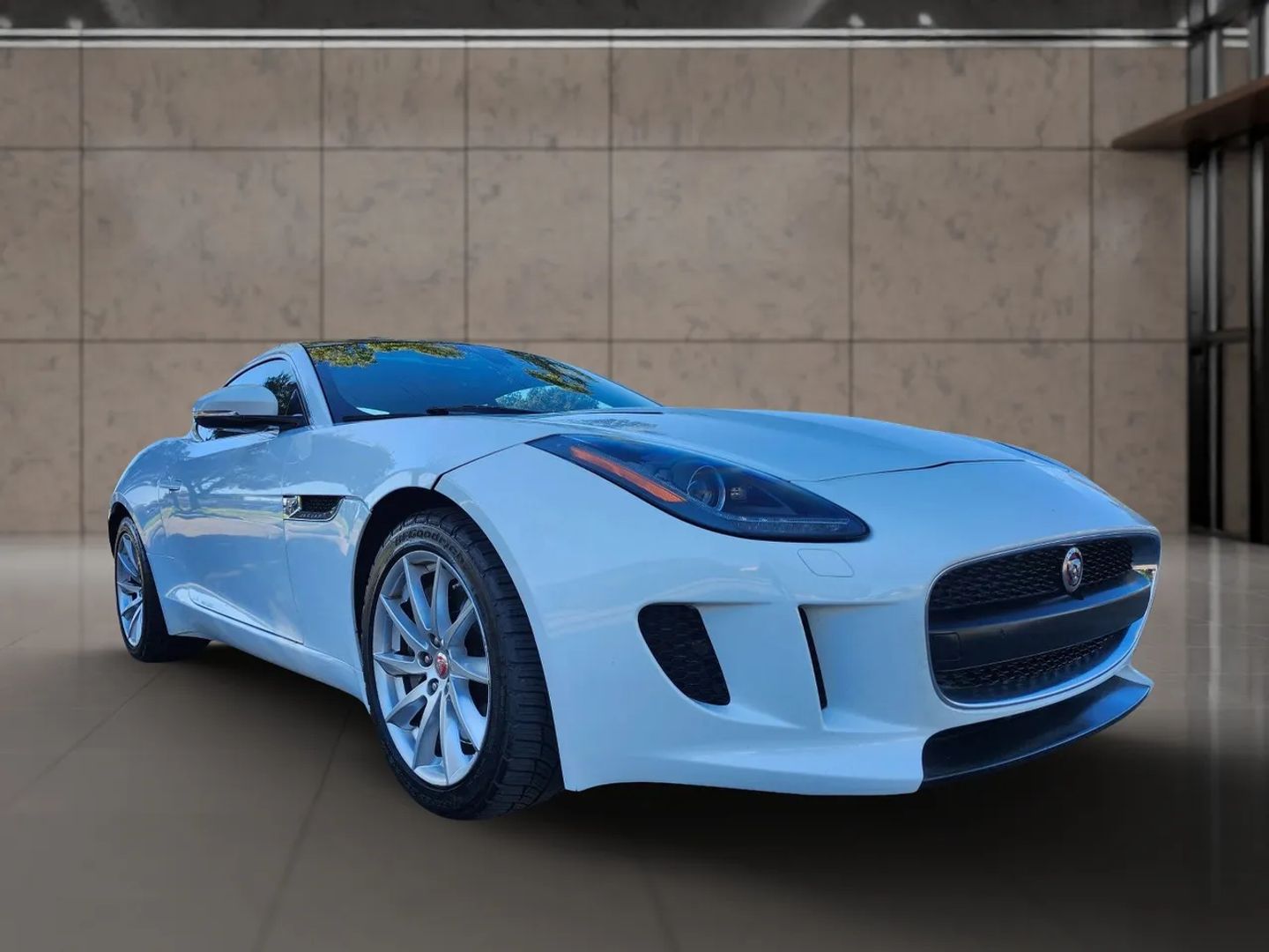 Photo 3 of this Jaguar F-TYPE