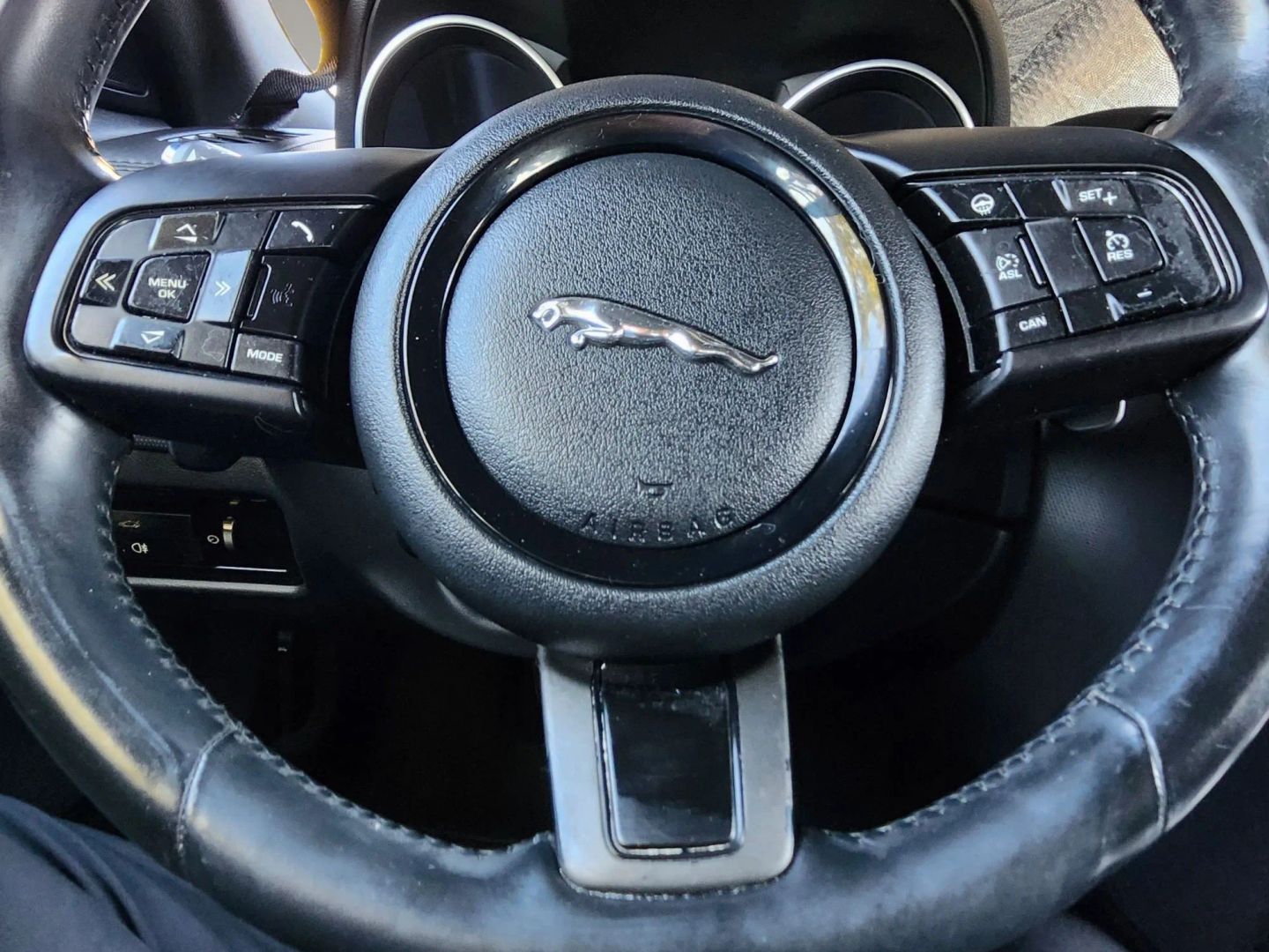 Photo 11 of this Jaguar F-TYPE