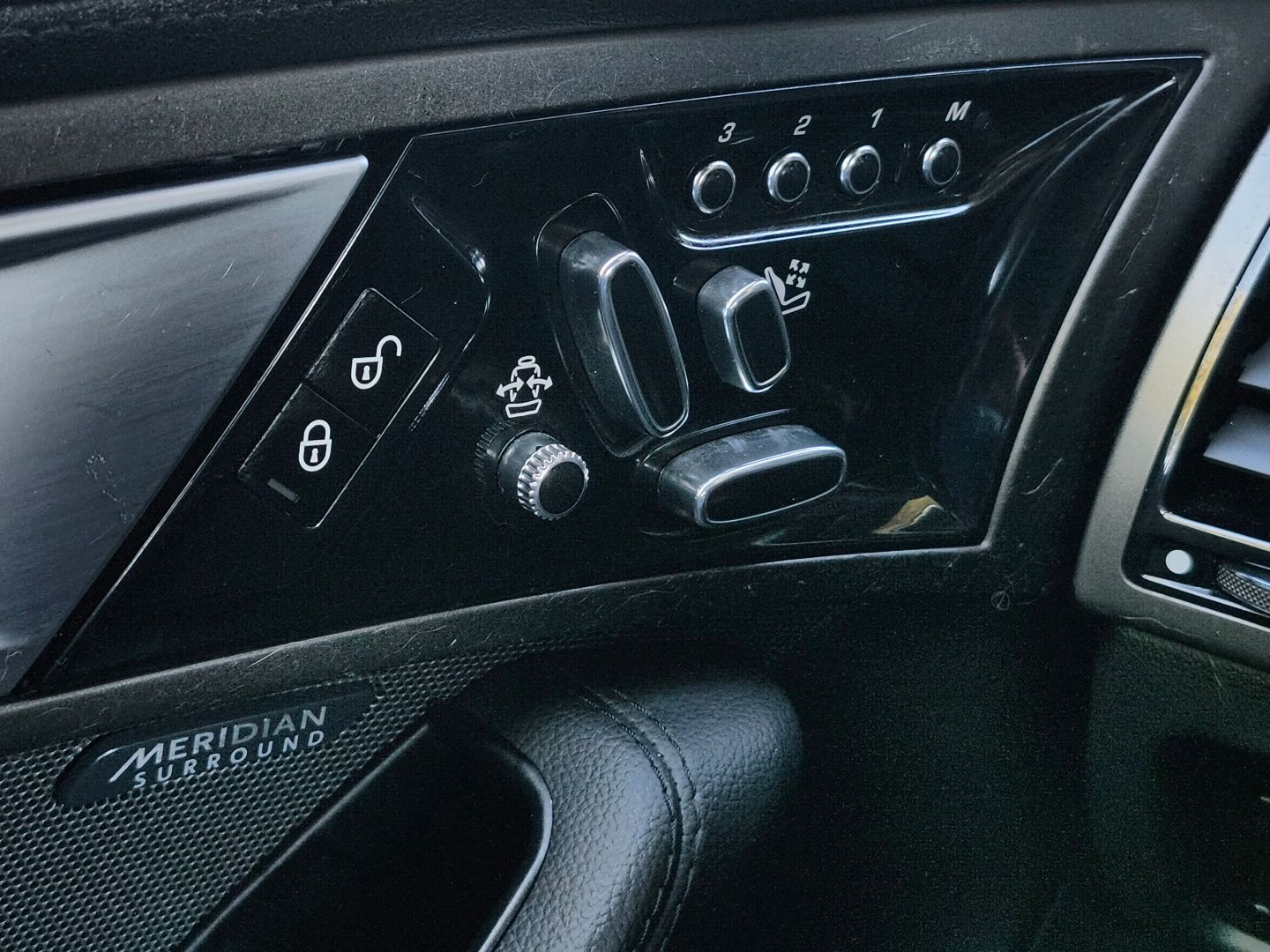 Photo 22 of this Jaguar F-TYPE