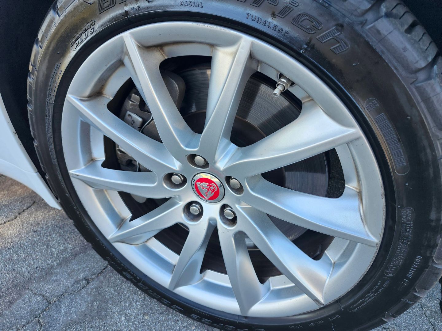 Photo 31 of this Jaguar F-TYPE