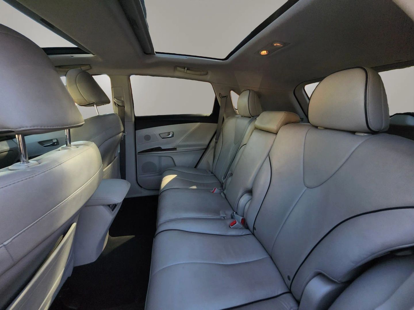 Photo 10 of this Toyota Venza