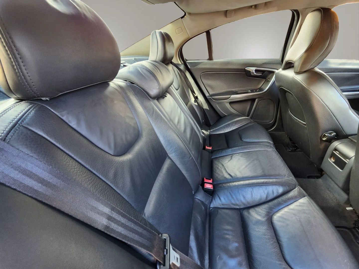 Photo 27 of this Volvo S60