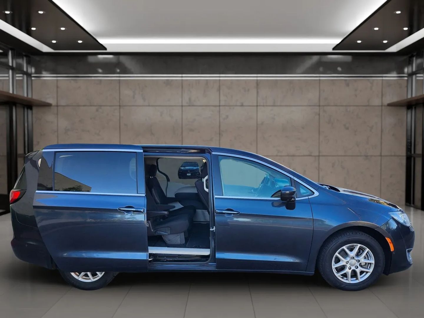 Photo 8 of this Chrysler Pacifica