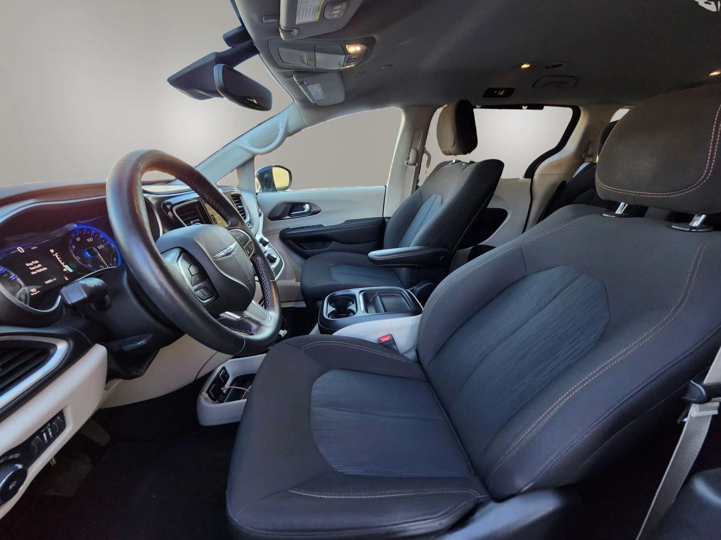 Photo 11 of this Chrysler Pacifica
