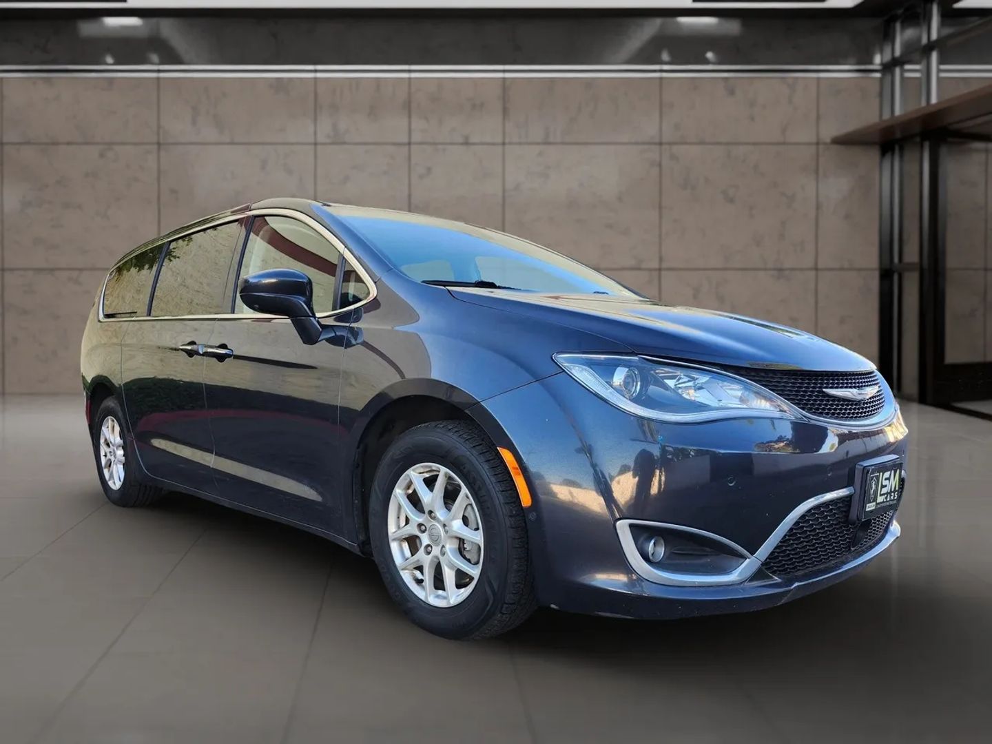 Photo 3 of this Chrysler Pacifica