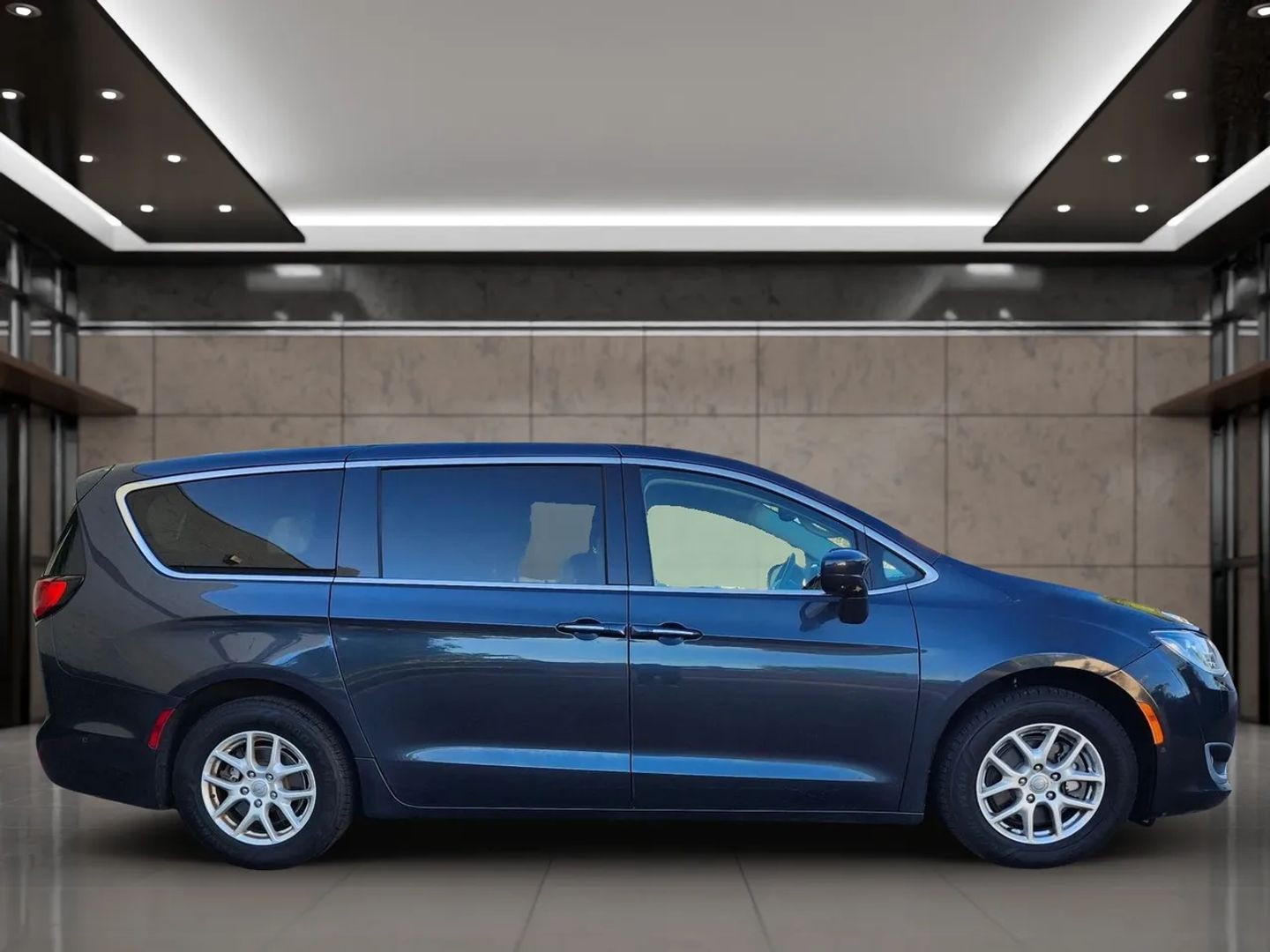 Photo 6 of this Chrysler Pacifica