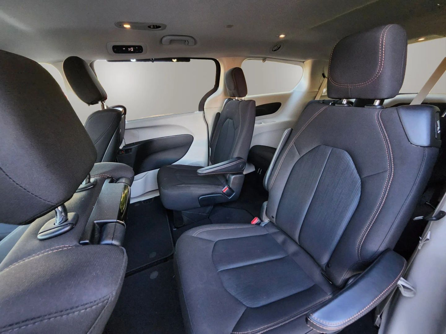 Photo 13 of this Chrysler Pacifica