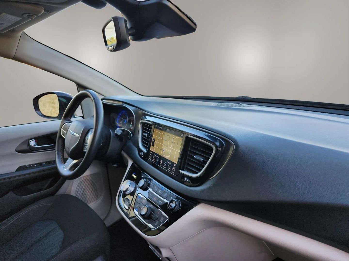 Photo 16 of this Chrysler Pacifica