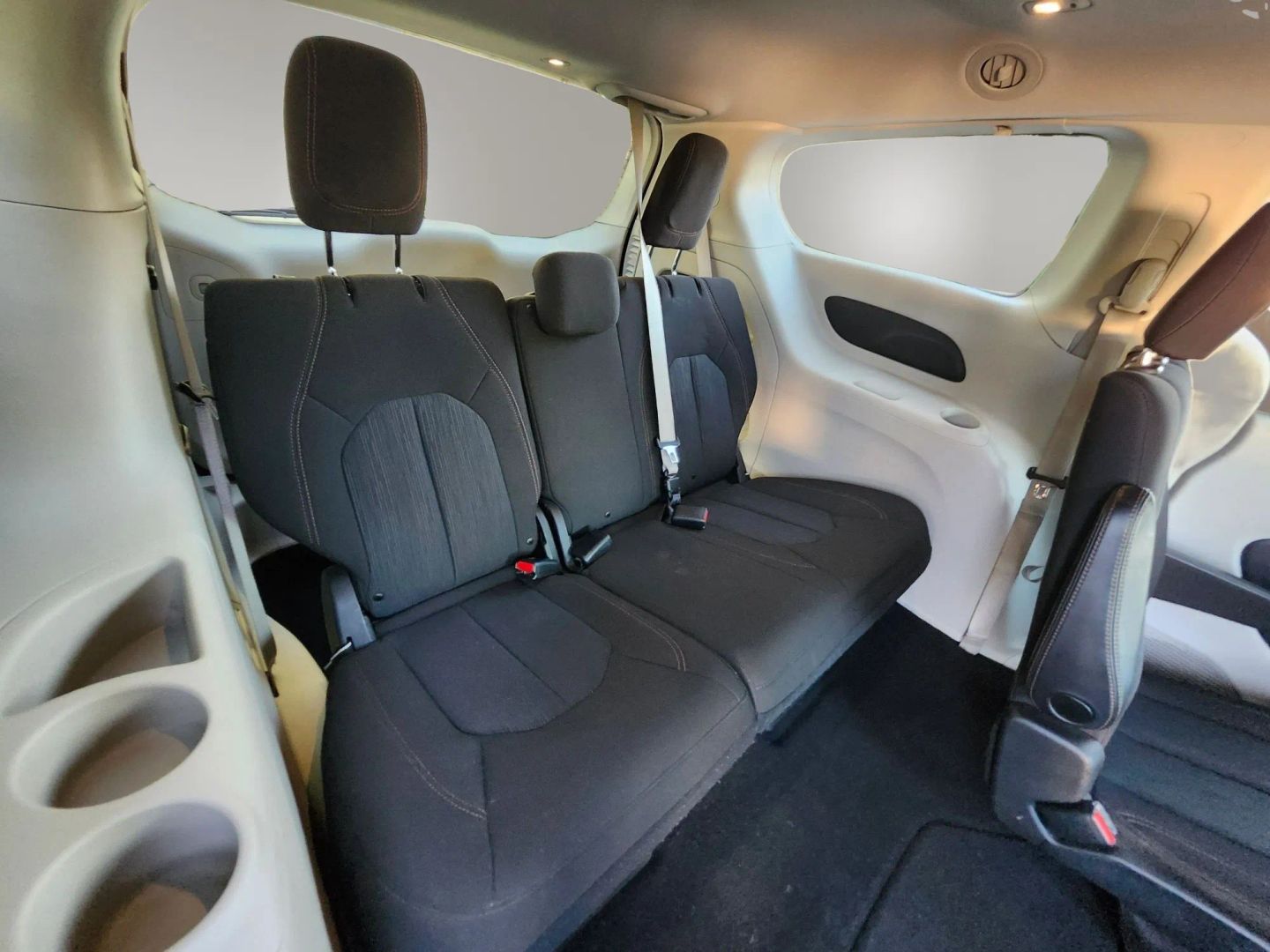 Photo 19 of this Chrysler Pacifica