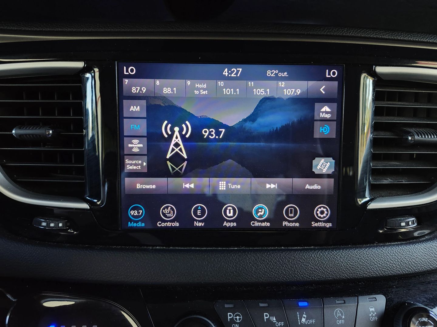 Photo 26 of this Chrysler Pacifica
