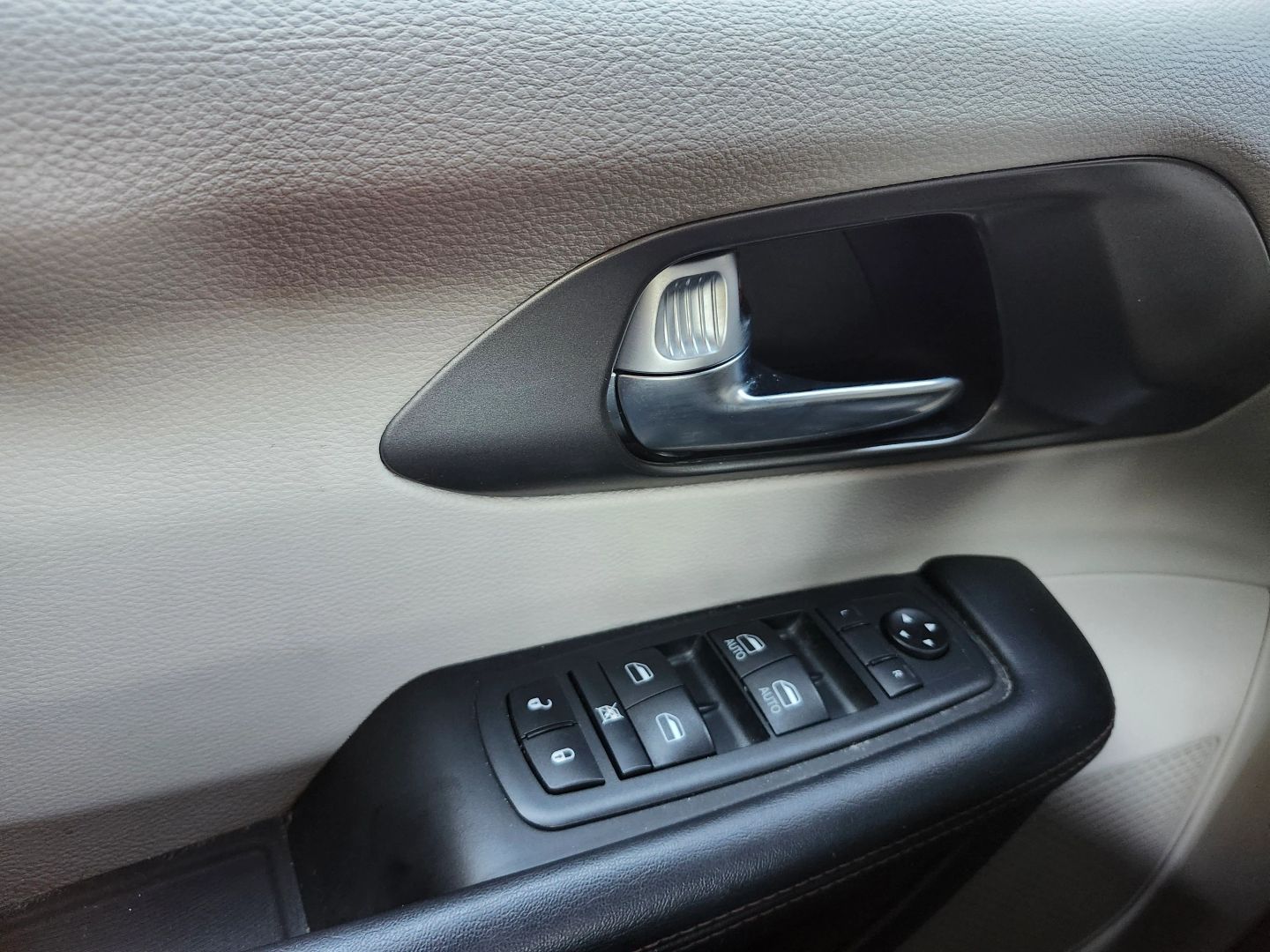 Photo 32 of this Chrysler Pacifica