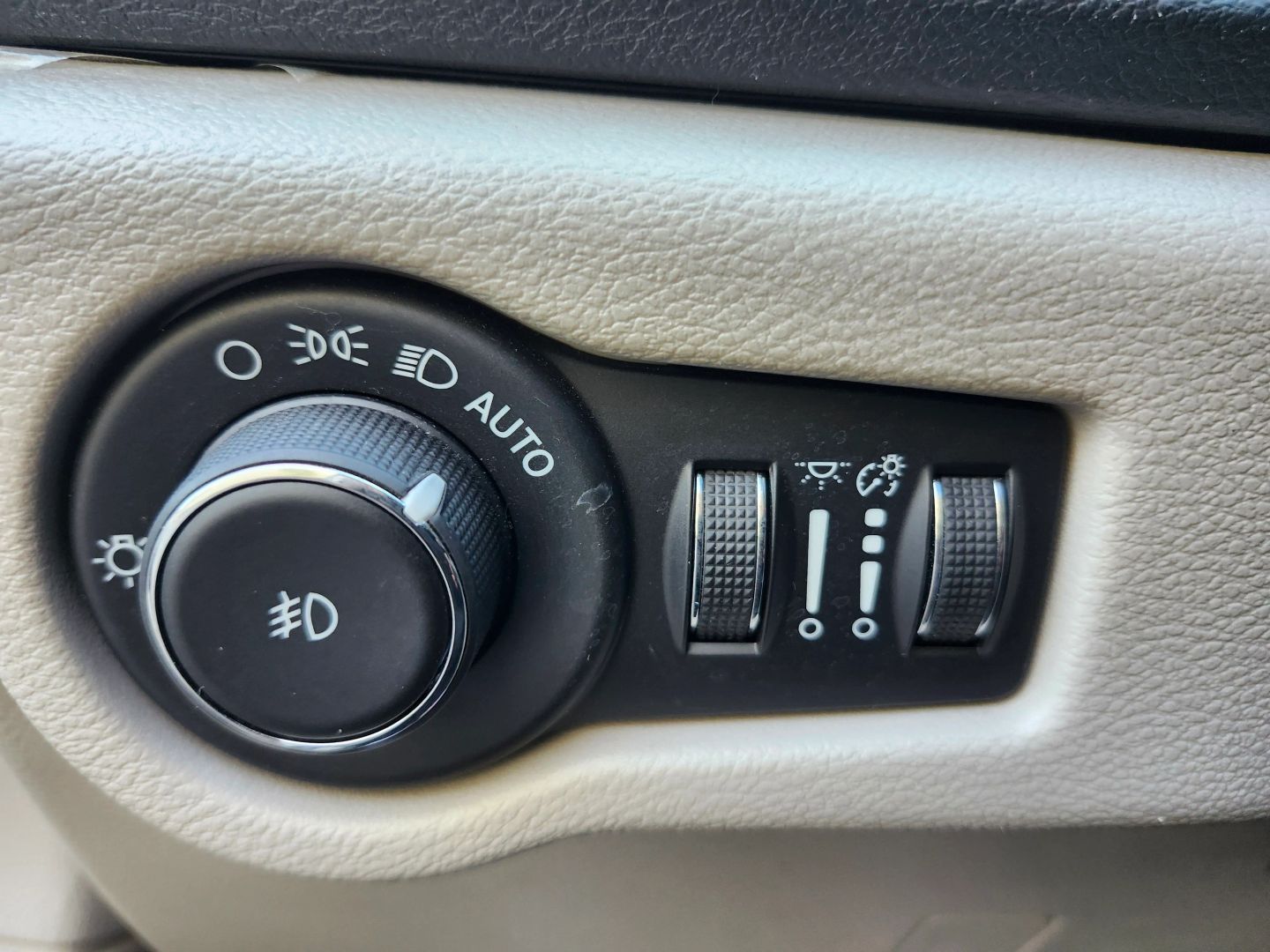 Photo 33 of this Chrysler Pacifica