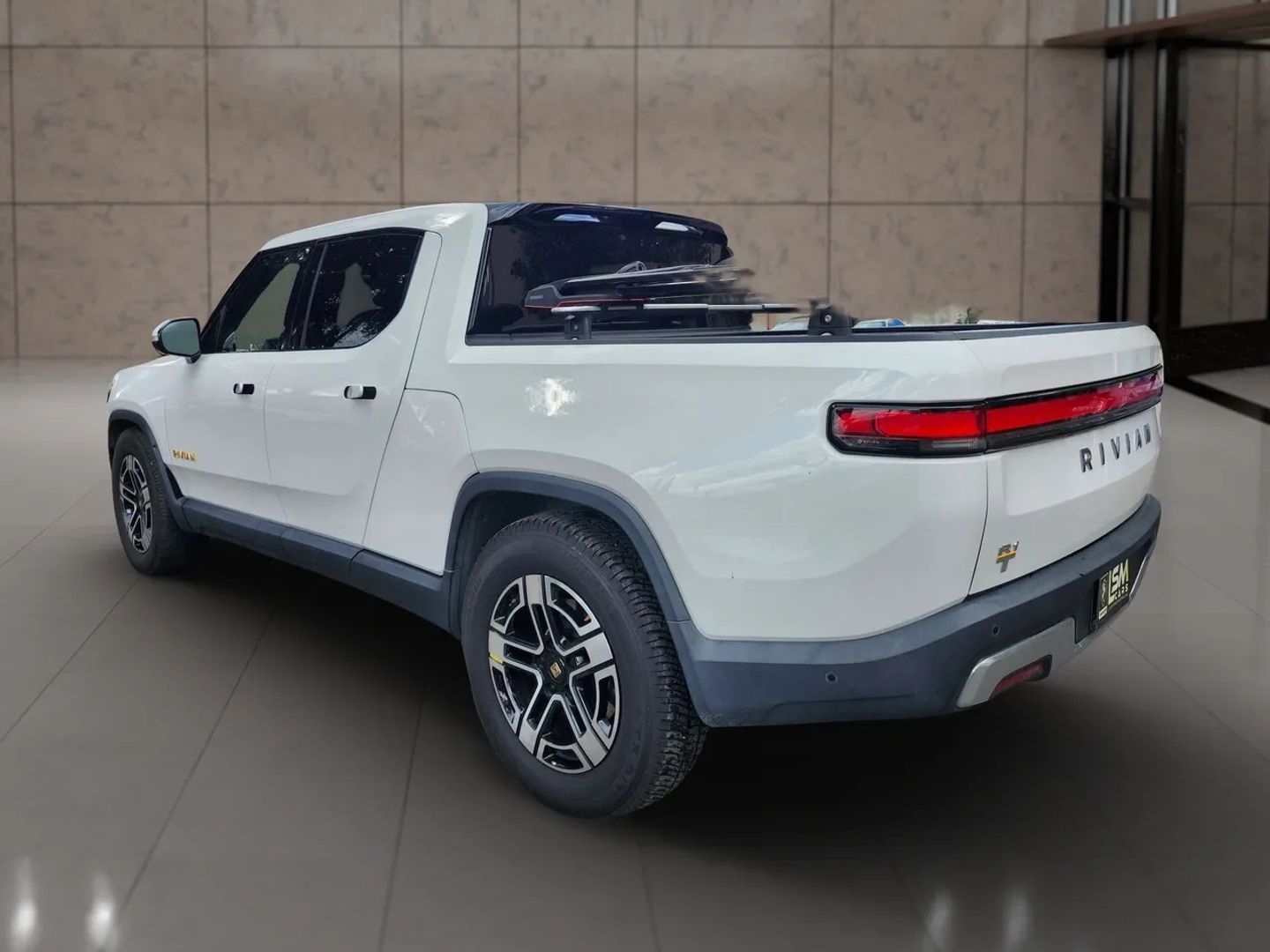 Photo 6 of this Rivian R1T