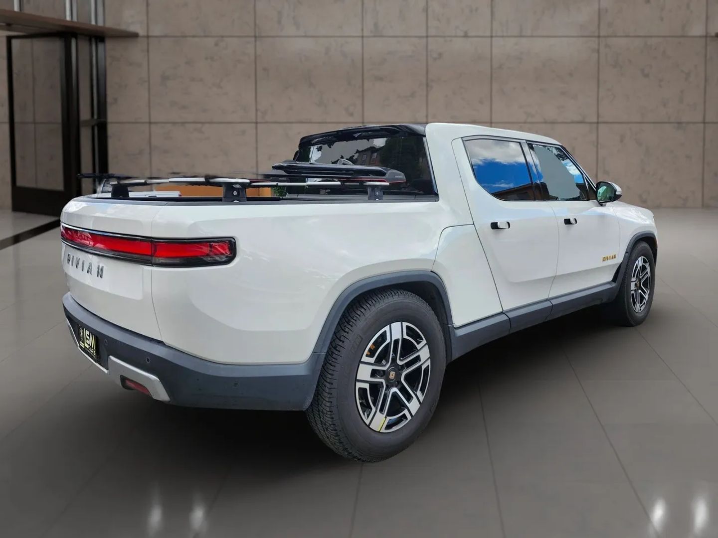 Photo 7 of this Rivian R1T