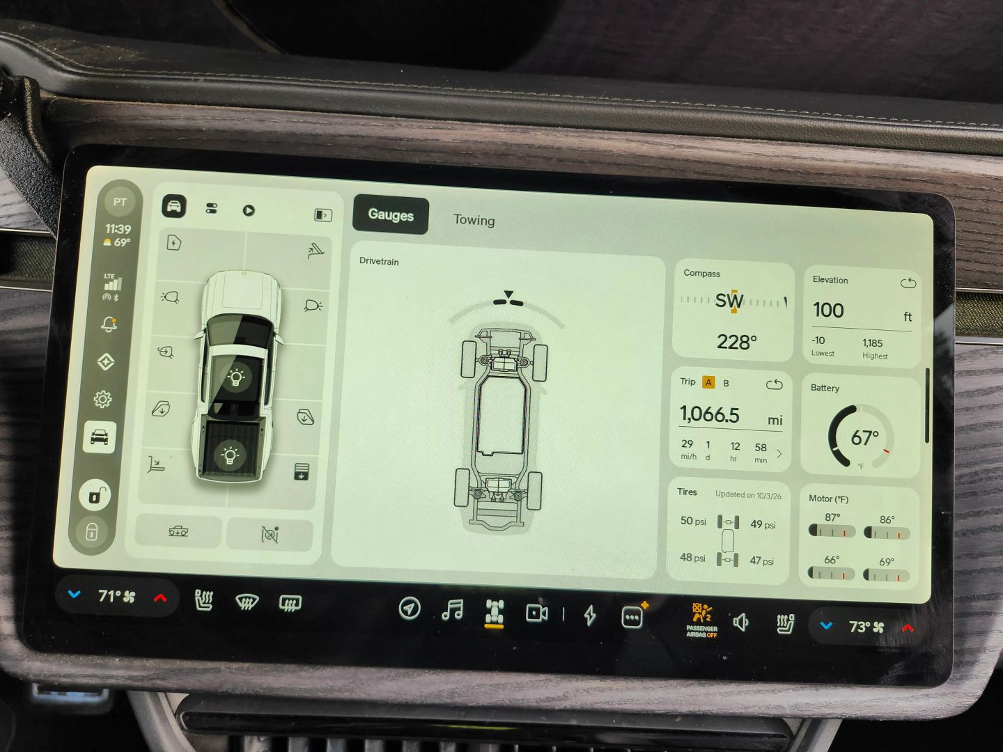 Photo 25 of this Rivian R1T