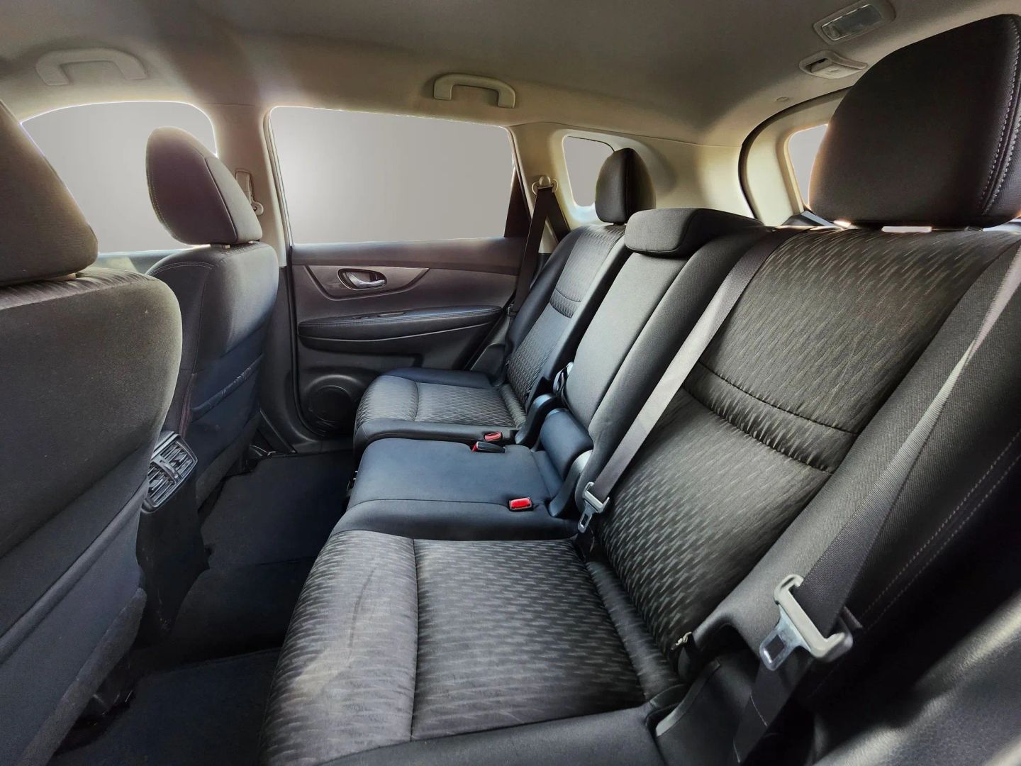 Photo 12 of this Nissan Rogue