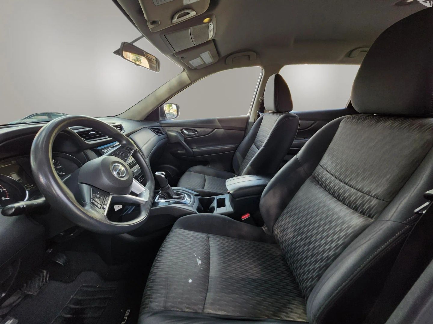 Photo 11 of this Nissan Rogue