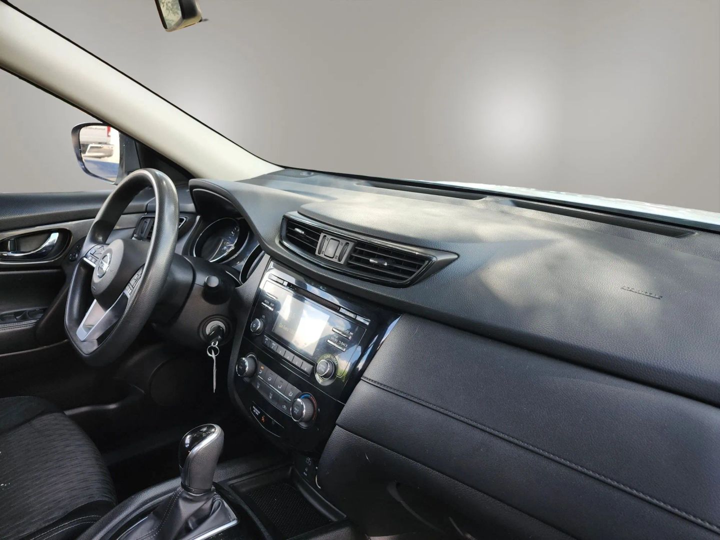 Photo 14 of this Nissan Rogue